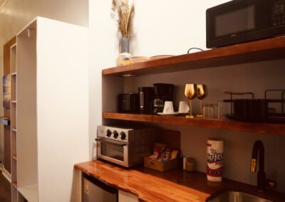 Kitchenette with microwave, toaster oven, sink, crockery, kettle, coffee maker, toaster and complimentary tean and coffee.